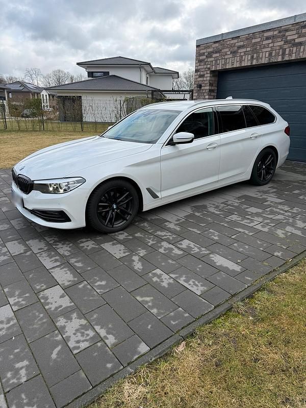 Gebraucht BMW 520 Sport Line 190 PS (139 kW) 2019 Weiß Kombi