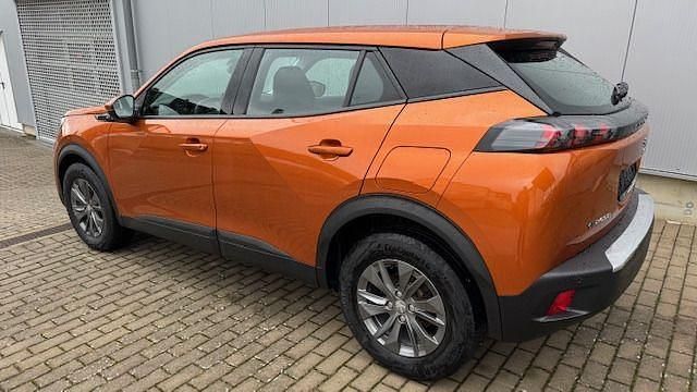 Gebraucht Peugeot e-2008 Active 100 kW (136 PS) 2022 Orange SUV