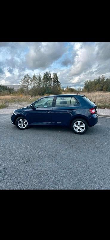 Gebraucht Skoda Fabia 60 PS (44 kW) 2016 Blau Kleinwagen
