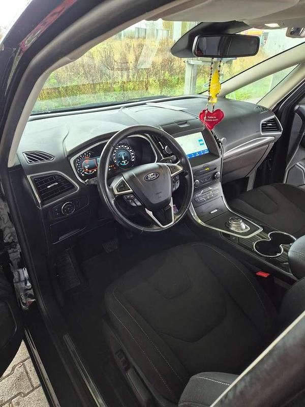 Gebraucht Ford S-MAX Titanium 150 PS (110 kW) 2019 Schwarz Van / Kleinbus