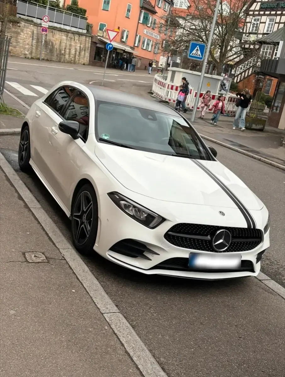 Gebraucht Mercedes A200 AMG line 163 PS (119 kW) 2019 Weiß Limousine