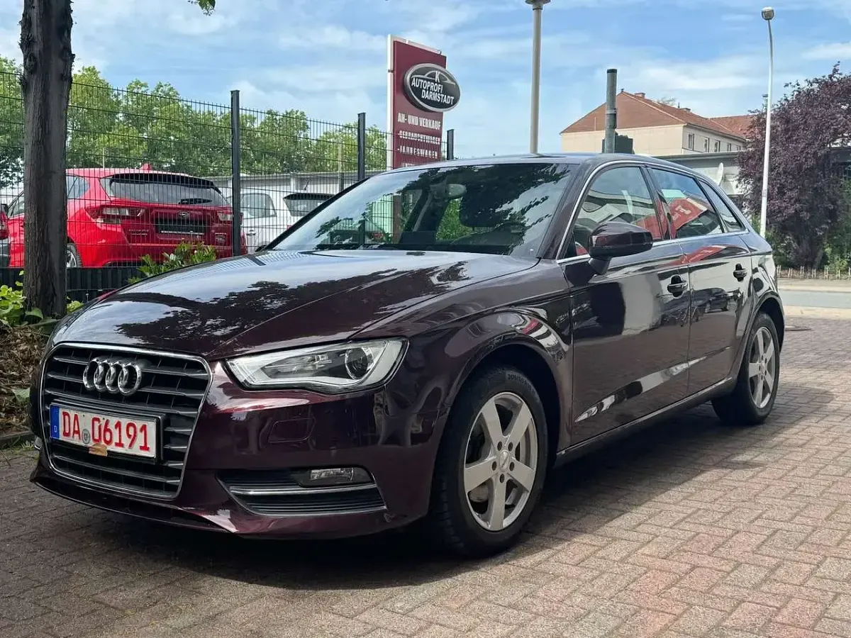 Gebraucht Audi A3 Ambiente 122 PS (89 kW) 2014 Shirazrot metallic Kleinwagen