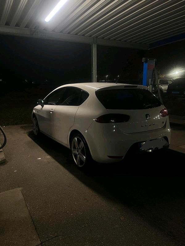 Gebraucht Seat Leon FR 125 PS (91 kW) 2012 Weiß Limousine