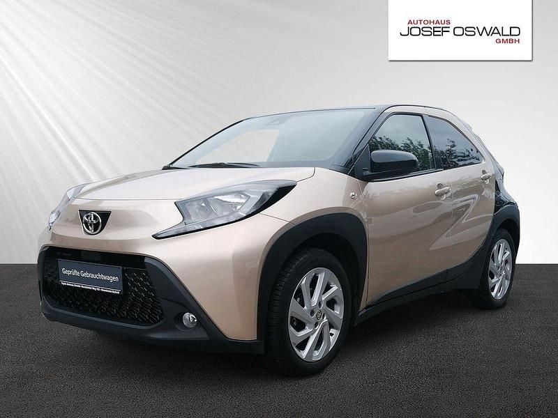 Beige Gebraucht 2022 Toyota Aygo Pulse Kleinwagen | 13.700 € (Guter Preis) - Bild 1/4