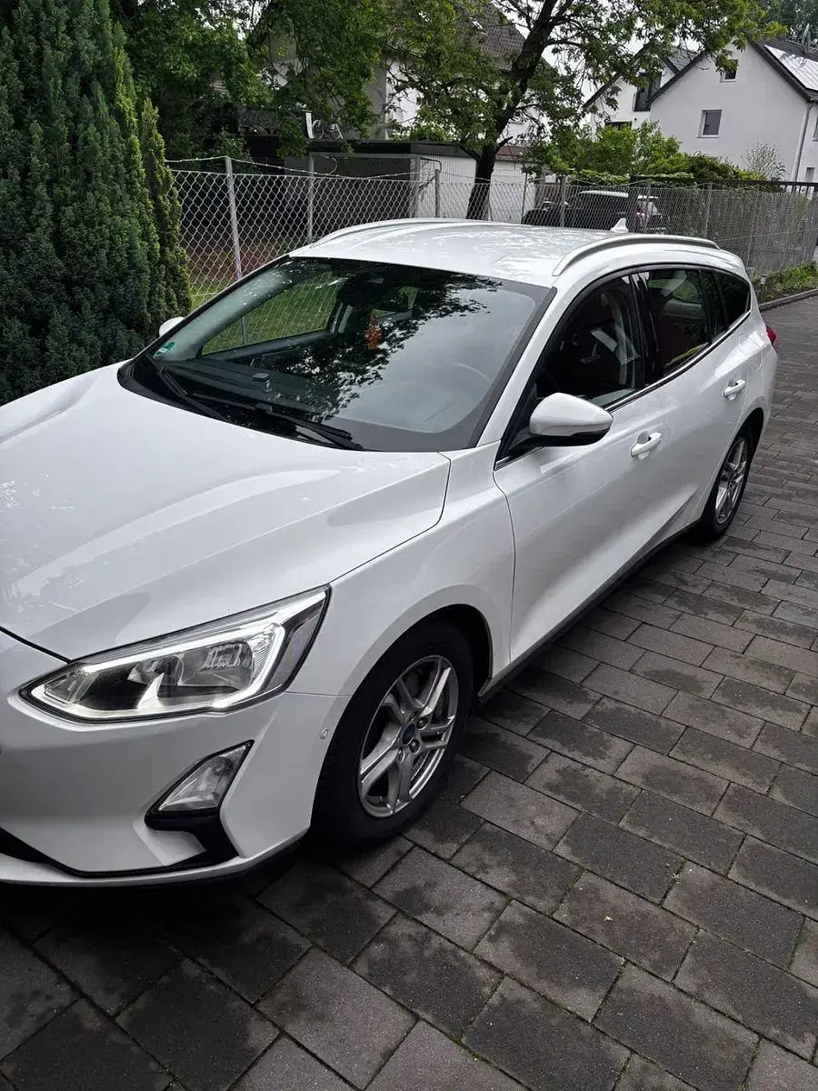 Gebraucht Ford Focus Cool & Connect 125 PS (91 kW) 2018 Weiß Kombi