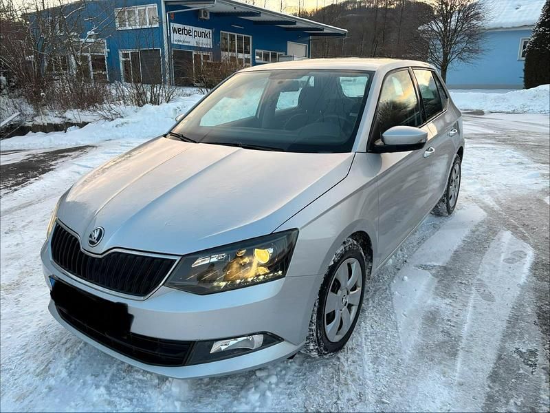Silber Gebraucht 2015 Skoda Fabia Kleinwagen | 4.800 € (Fairer Preis) - Bild 1/4