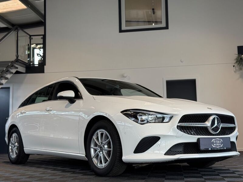 Weiß Gebraucht 2022 Mercedes CLA180 Shooting Brake Kombi | 23.500 € (Guter Preis) - Bild 1/4