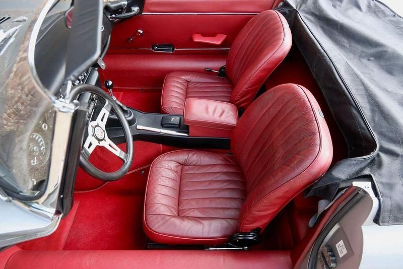 Używany Jaguar E-Type 265 KM (194 kW) 1973 Szary Kabriolet