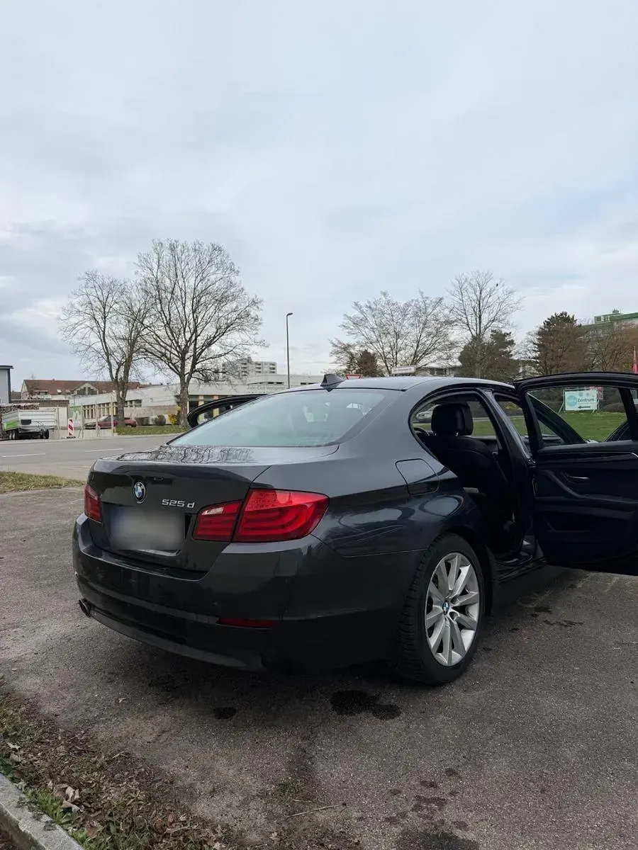 Gebraucht BMW 525 218 PS (160 kW) 2013 Blau Limousine