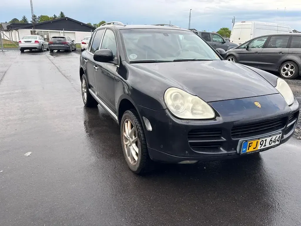 Używany Porsche Cayenne Basis 250 KM (183 kW) 2006 Czarny SUV