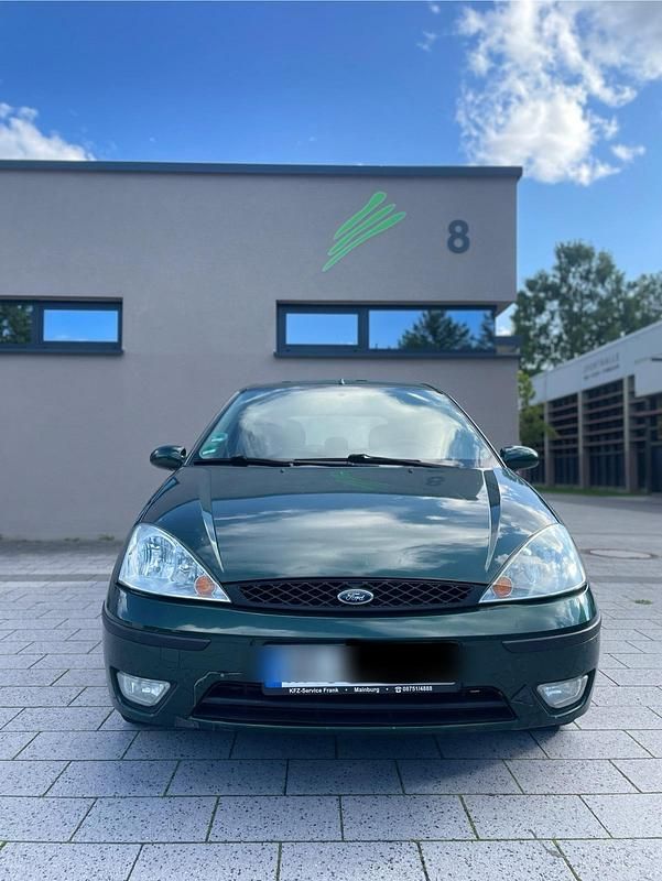 Grün Gebraucht 2004 Ford Focus Kleinwagen | 649 € (Guter Preis) - Bild 1/4