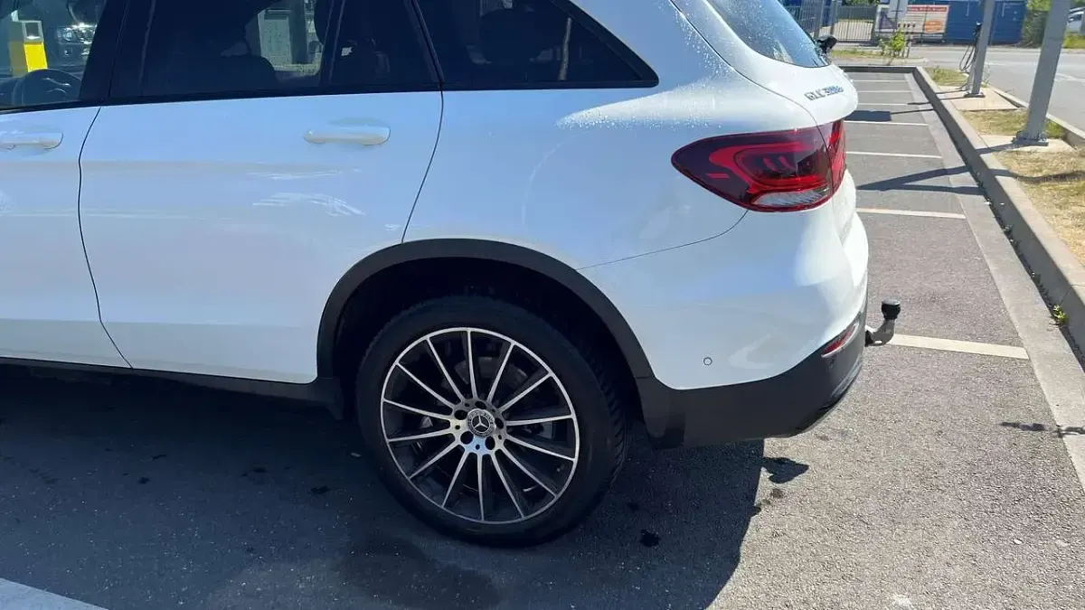 Gebraucht Mercedes GLC300 Exclusive 194 PS (142 kW) 2021 Weiß SUV