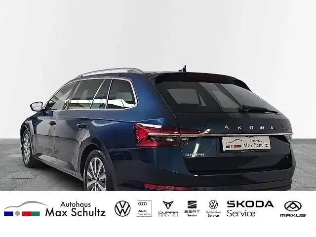 Gebraucht Skoda Superb Premium Edition 200 PS (147 kW) 2023 Blau Kombi