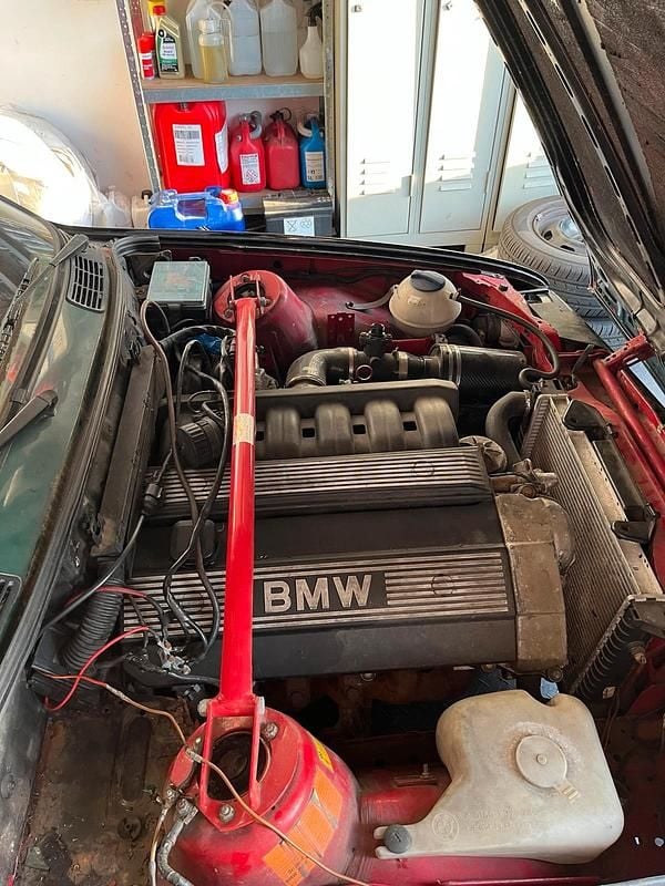 Gebraucht BMW 325 192 PS (141 kW) 1988 Rot Limousine