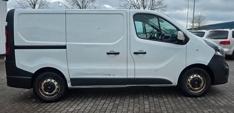 Gebraucht Opel Vivaro 120 PS (88 kW) 2017 Weiß Van / Kleinbus