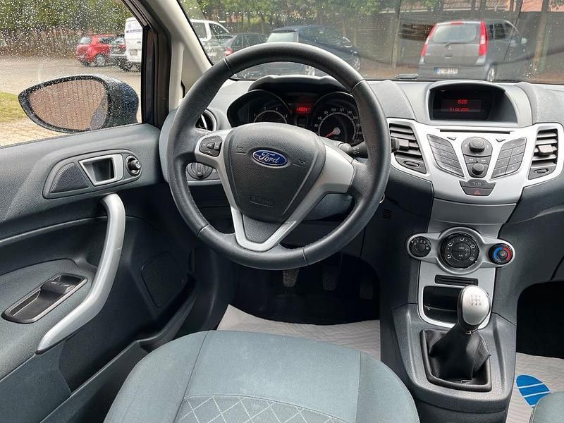 Gebraucht Ford Fiesta Trend 60 PS (44 kW) 2012 Blau Kleinwagen