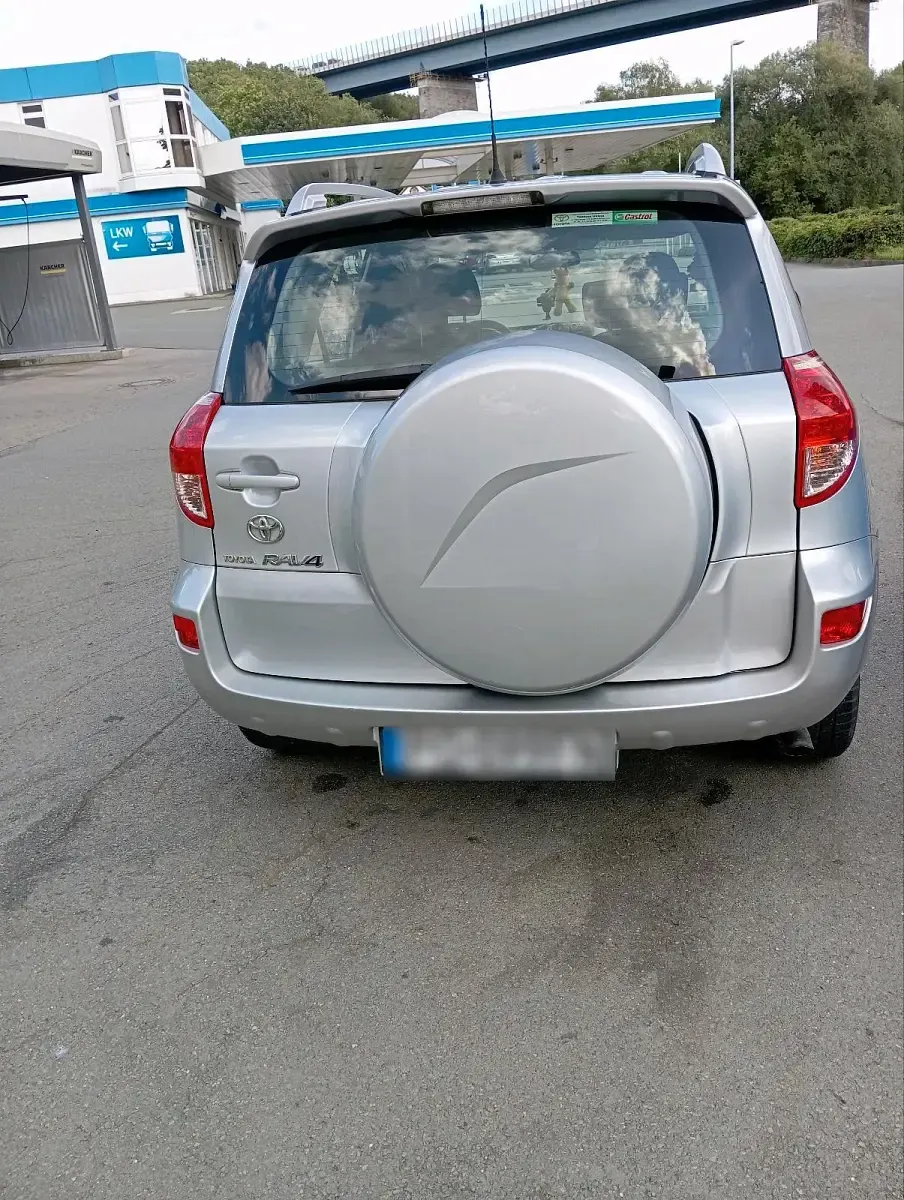 Gebraucht Toyota RAV4 100 PS (73 kW) 2007 Silber SUV