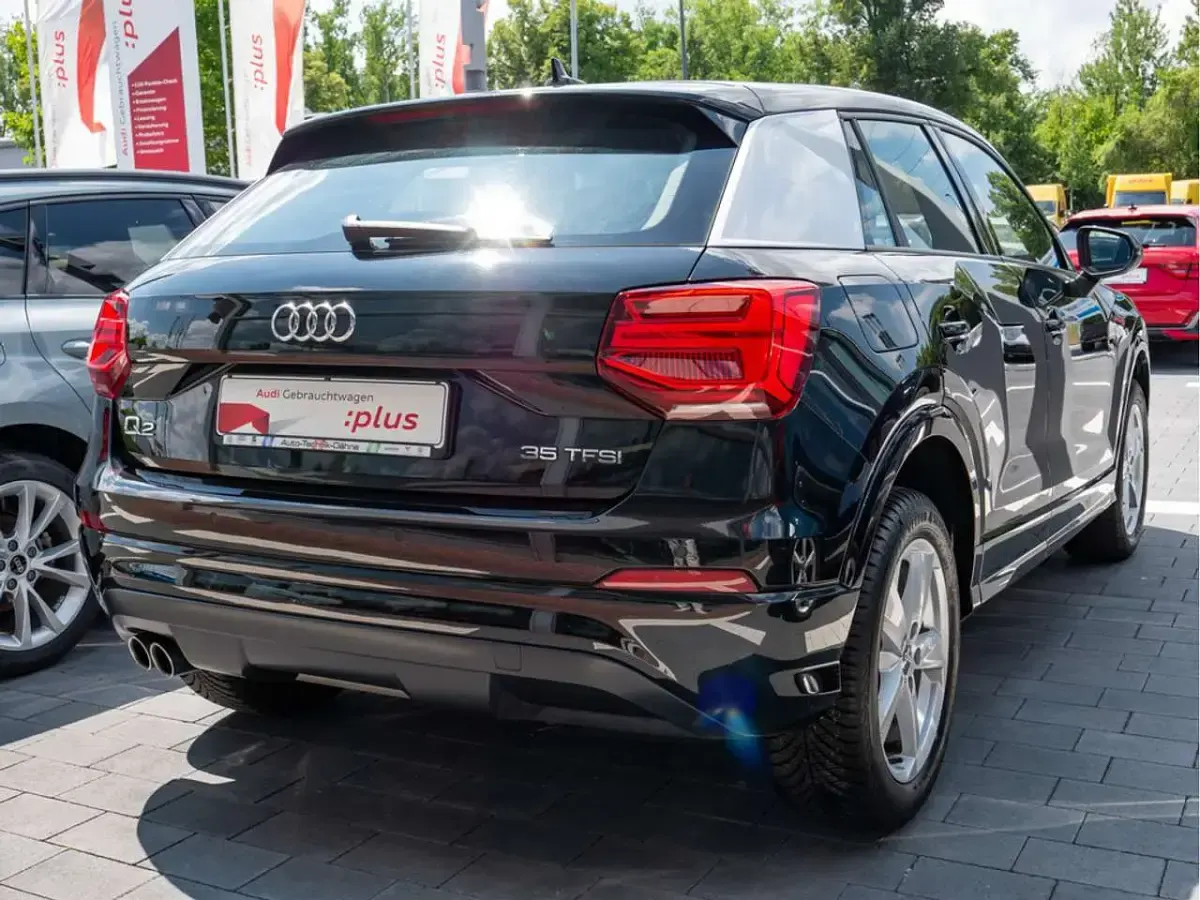 Gebraucht Audi Q2 Sport 150 PS (110 kW) 2019 Mythosschwarz SUV