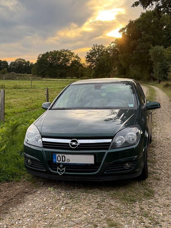 Grün Gebraucht 2004 Opel Astra Cosmo Limousine | 5.000 € (Teuer) - Bild 1/4