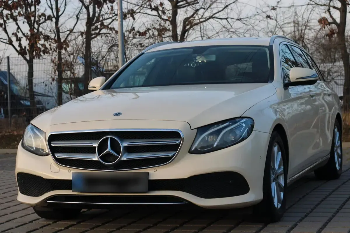 Gebraucht Mercedes E200 150 PS (110 kW) 2018 Gelb Kombi