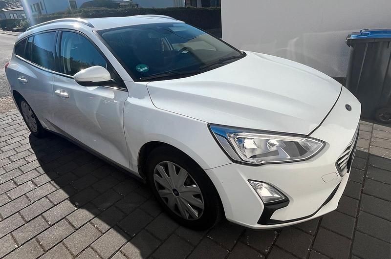 Gebraucht Ford Focus Cool & Connect 125 PS (91 kW) 2019 Weiß Kombi