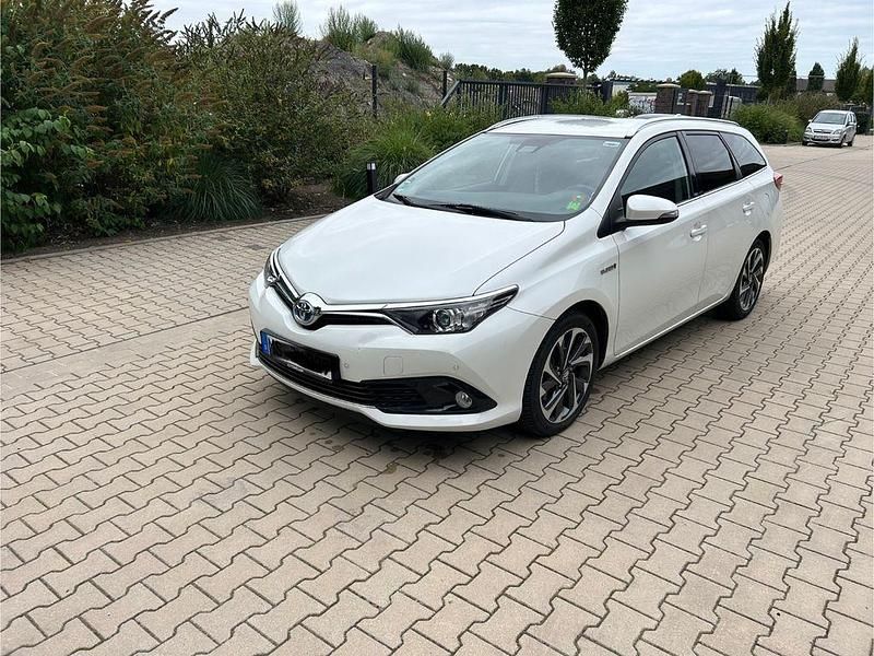 Weiß Gebraucht 2016 Toyota Auris Touring Sports Kombi | 14.700 € (Fairer Preis) - Bild 1/4