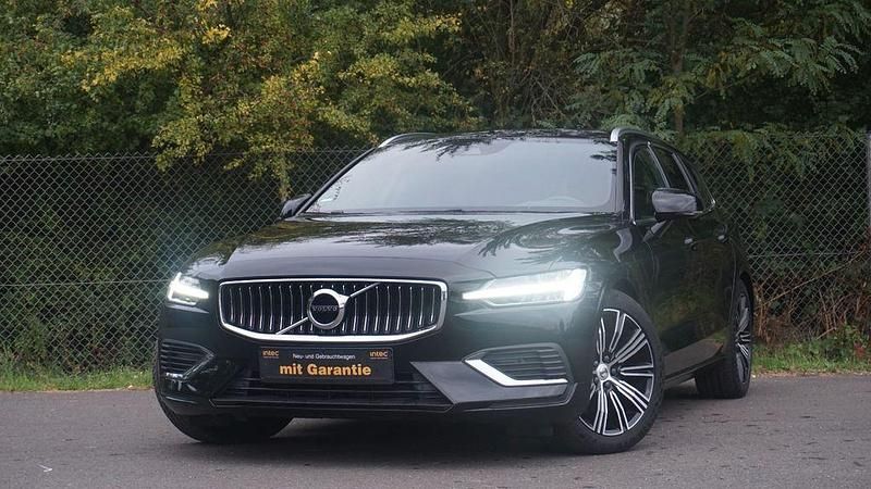 Schwarz Gebraucht 2021 Volvo V60 Inscription Kombi | 25.900 € (Guter Preis) - Bild 1/4