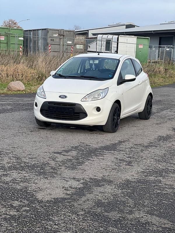 Weiß Gebraucht 2011 Ford Ka Trend Kleinwagen | 1.990 € (Guter Preis) - Bild 1/4