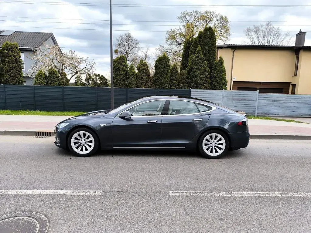 Second-hand Tesla Model S 309 kW (421 CP) 2015 Gri Hatchback