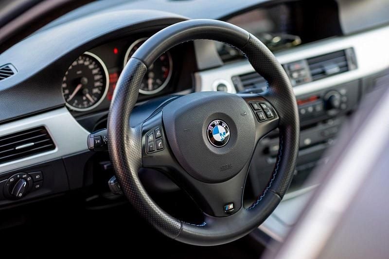 Second-hand BMW 330 Performance 258 CP (189 kW) 2004 Argintiu Berlinǎ