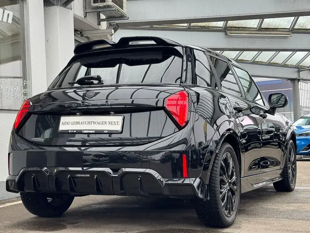 Gebraucht Mini Cooper 156 PS (114 kW) 2024 Midnight black ii (metallic) Kleinwagen