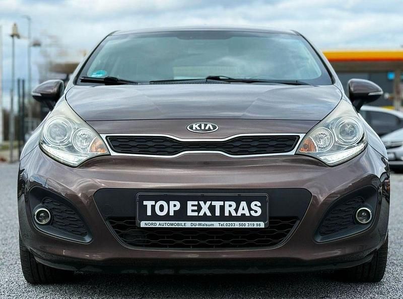 Gebraucht Kia Rio FIFA World Cup Edition 109 PS (80 kW) 2013 Braun Limousine