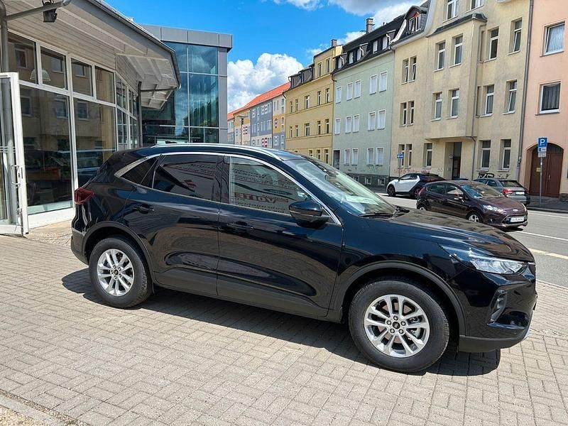 Neu Ford Kuga Titanium 186 PS (136 kW) 2025 Schwarz SUV