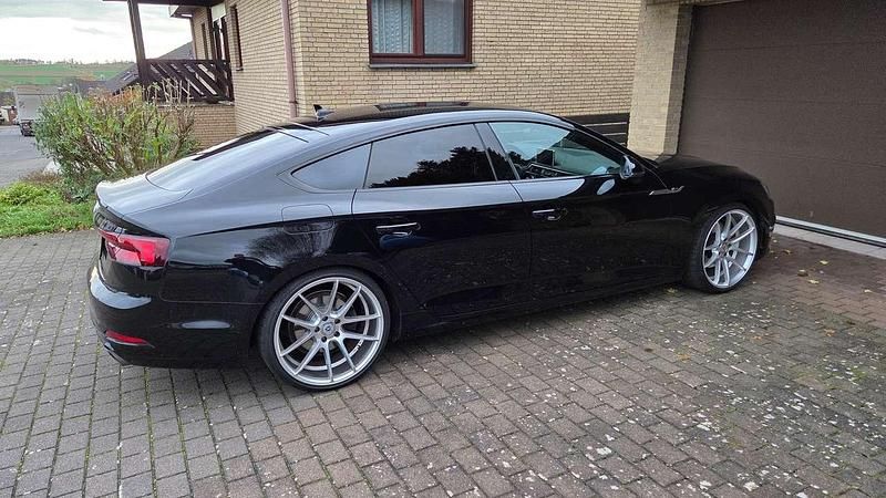 Schwarz Gebraucht 2017 Audi A5 Sportback Sport Kleinwagen | 22.900 € (Fairer Preis) - Bild 1/4