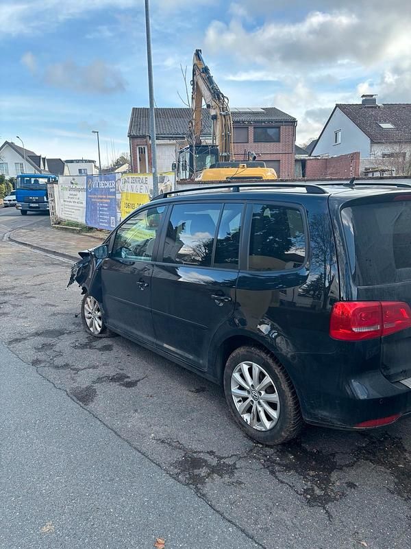 Gebraucht VW Touran 116 PS (85 kW) 2012 Schwarz Van / Kleinbus