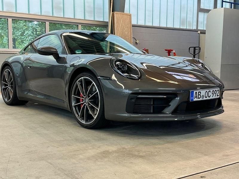 Grau Gebraucht 2022 Porsche 911 Carrera S Sport Coupé | 135.911 € (Etwas zu teuer) - Bild 1/4