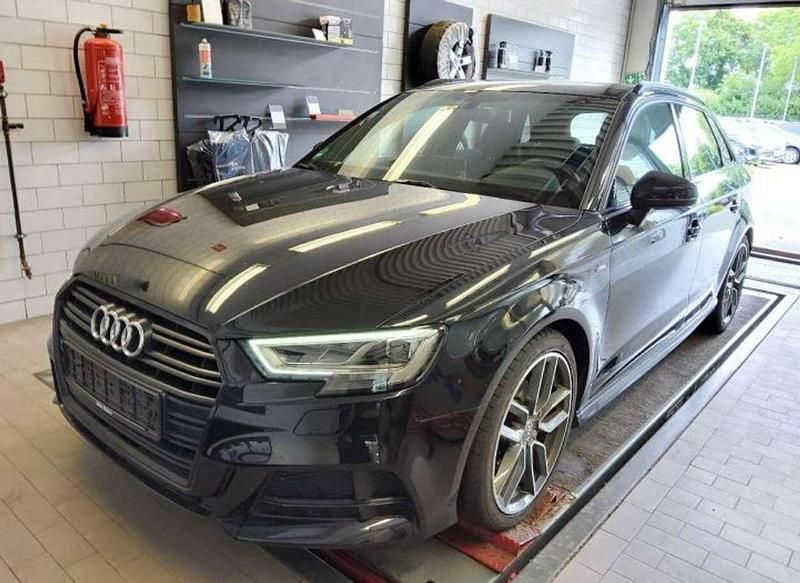 Mythosschwarz metallic Gebraucht 2019 Audi A3 Sportback Design Kombi | 23.890 € (Etwas zu teuer) - Bild 1/2