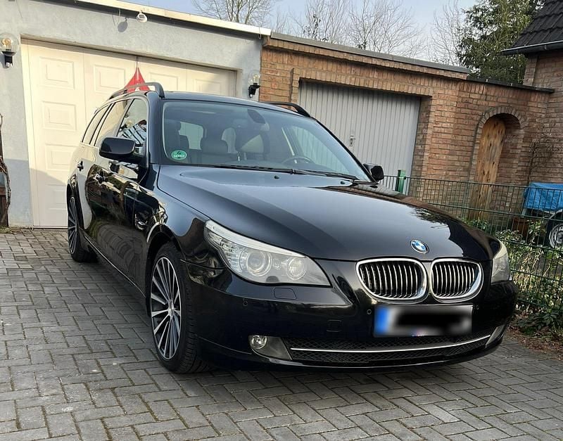 Gebraucht BMW 525 218 PS (160 kW) 2008 Schwarz Kombi