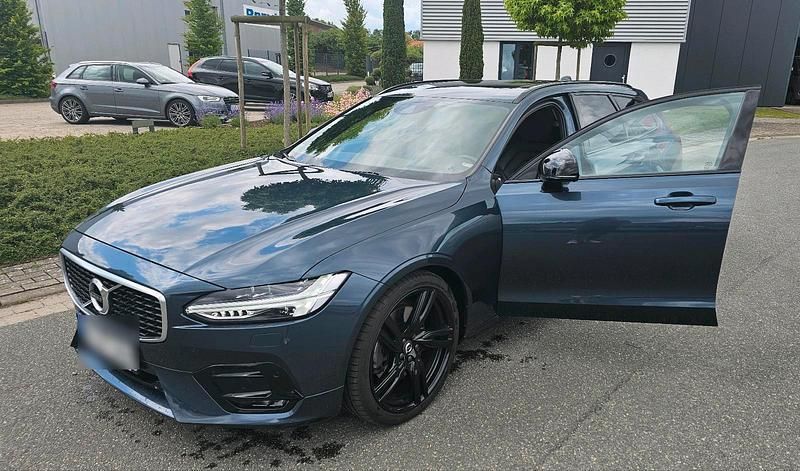 Blau Gebraucht 2019 Volvo V90 R-Design Kombi | 30.000 € (Teuer) - Bild 1/4