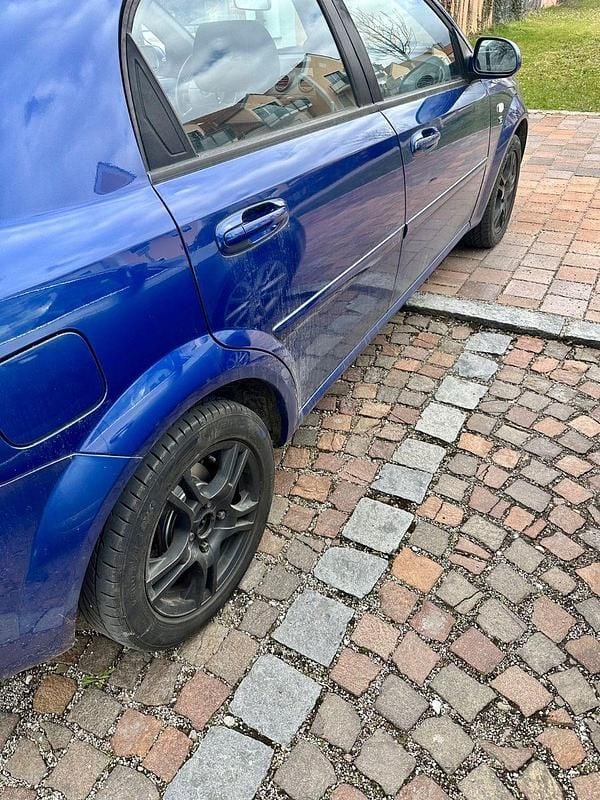 Gebraucht Chevrolet Lacetti 95 PS (69 kW) 2009 Blau Kleinwagen