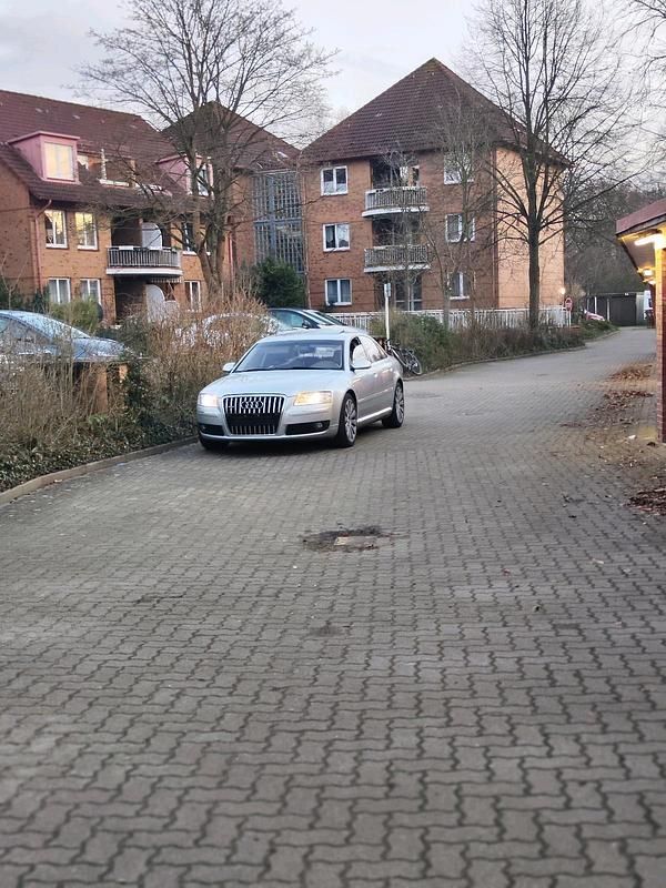 Silber Gebraucht 2006 Audi A8 Limousine | 7.000 € (Fairer Preis) - Bild 1/4
