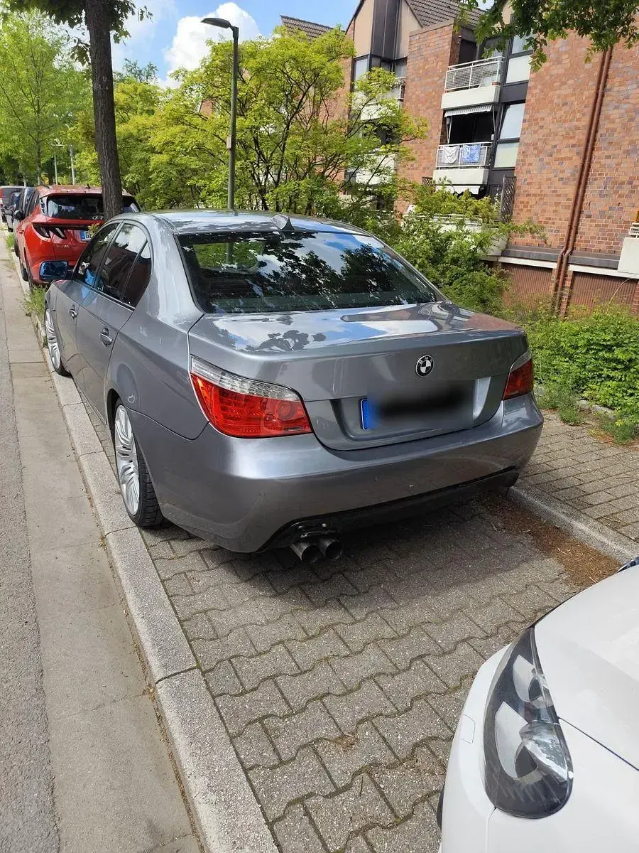 Gebraucht BMW 523 Performance 190 PS (139 kW) 2008 Grau Limousine