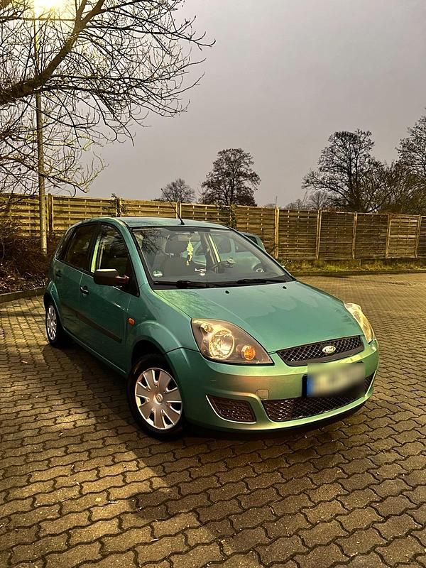 Gebraucht Ford Fiesta 69 PS (50 kW) 2007 Grün Kleinwagen