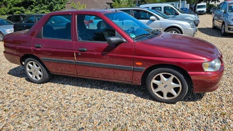 Gebraucht Ford Escort 90 PS (66 kW) 1998 Rot Limousine