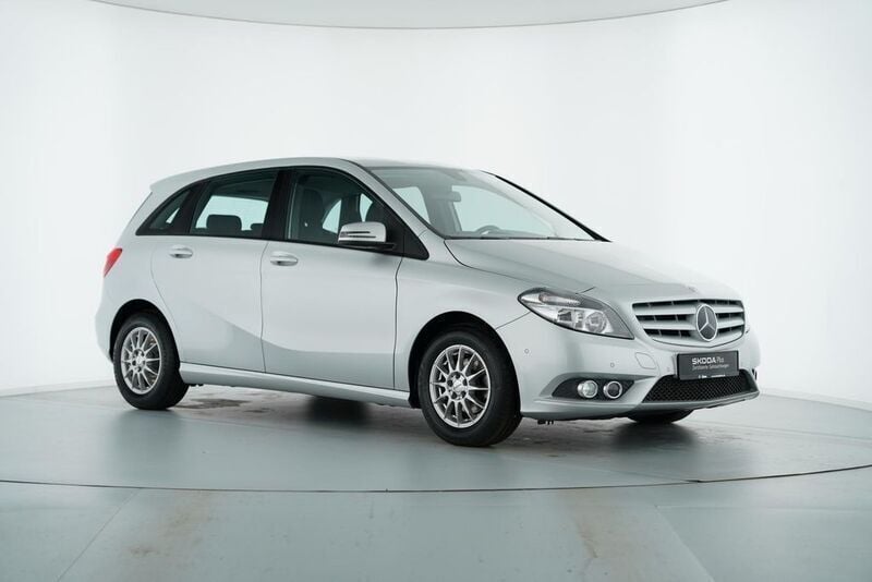 Gebraucht Mercedes B180 122 PS (89 kW) 2014 Polarsilber  metalliclack Kleinwagen