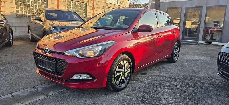 Red passion / mic Gebraucht 2015 Hyundai i20 YES! Kleinwagen | 6.990 € (Fairer Preis) - Bild 1/4