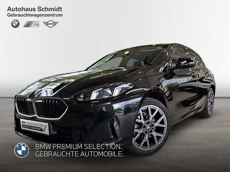 Saphirschwarz Gebraucht 2024 BMW 118 Sport Line Kleinwagen | 30.490 € (Fairer Preis) - Bild 1/4