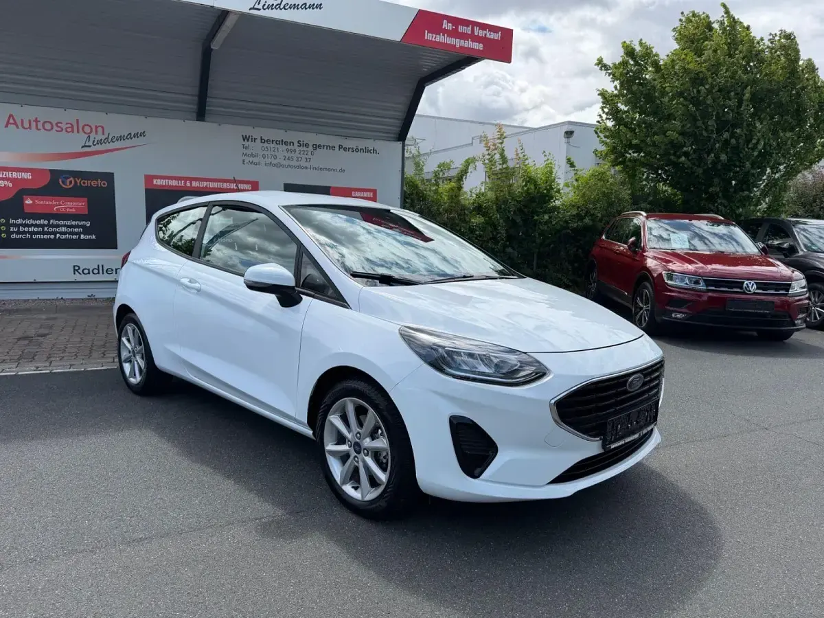 Gebraucht Ford Fiesta Cool & Connect 75 PS (55 kW) 2022 Weiß Kleinwagen