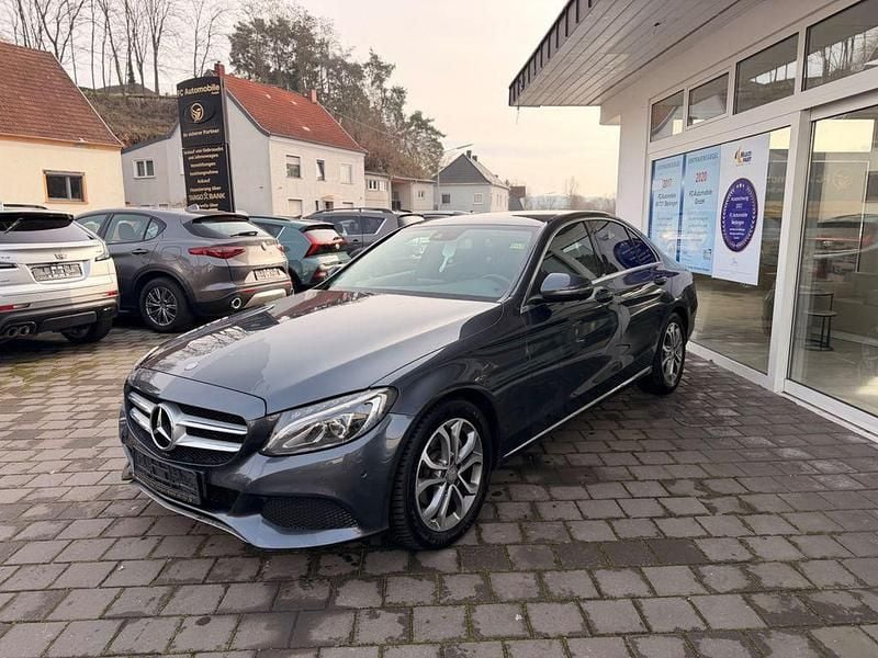 Grau Gebraucht 2016 Mercedes C180 Limousine | 13.900 € (Fairer Preis) - Bild 1/4