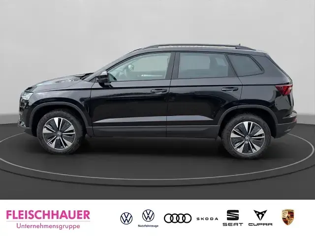 Neu Skoda Karoq Tour 150 PS (110 kW) 2026 Schwarz SUV